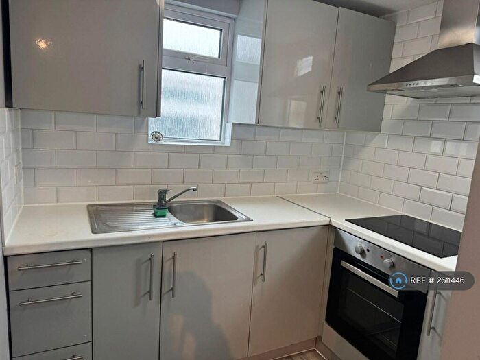 2 Bedroom Flat To Rent In Hallswelle Road, London, NW11
