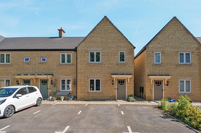 3 Bedroom Terraced House For Sale In Padley Close, Chipping Norton, OX7