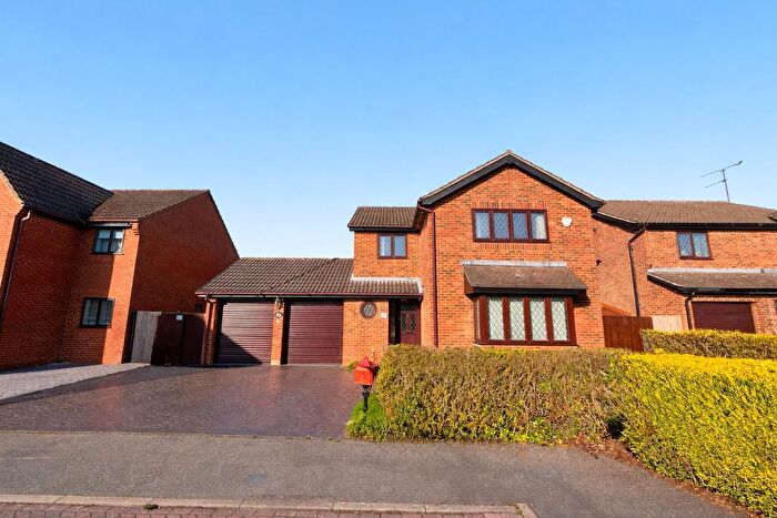 4 Bedroom Detached House For Sale In Statham Close, Barton Hills, Luton, Bedfordshire, LU3