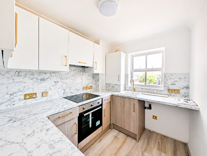 2 Bedroom Flat To Rent In Kennet Square, Mitcham, Greater London, CR4