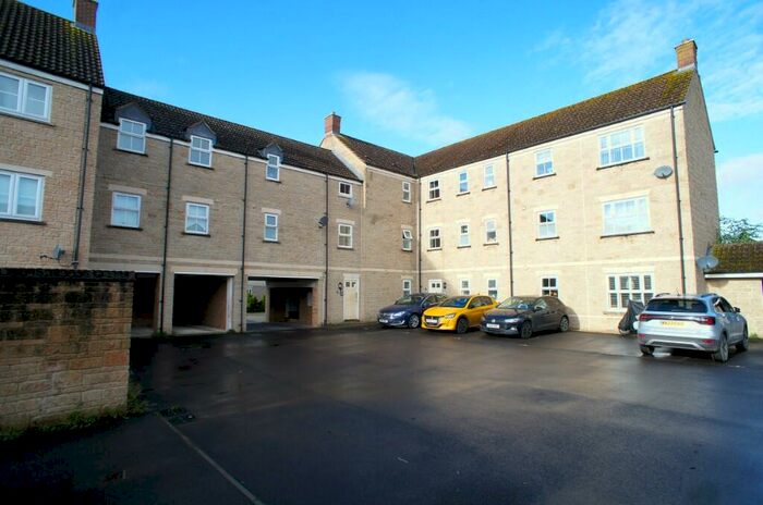 2 Bedroom Flat To Rent In Linnet Road, Calne, Wiltshire, SN11
