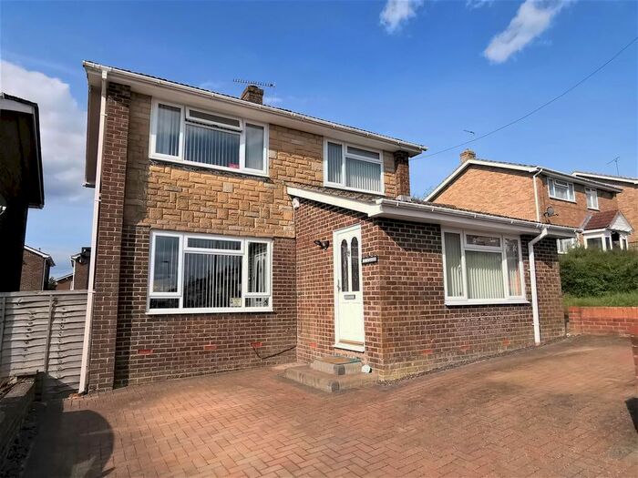 3 Bedroom Detached House For Sale In Kenilworth Road, Winklebury, Basingstoke, RG23