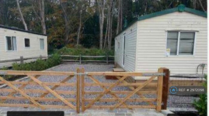 2 Bedroom Mobile Home To Rent In Buckingham Road, Brackley, NN13