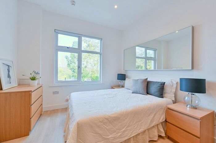 Studio To Rent In Oakley Avenue, Ealing, London, W5