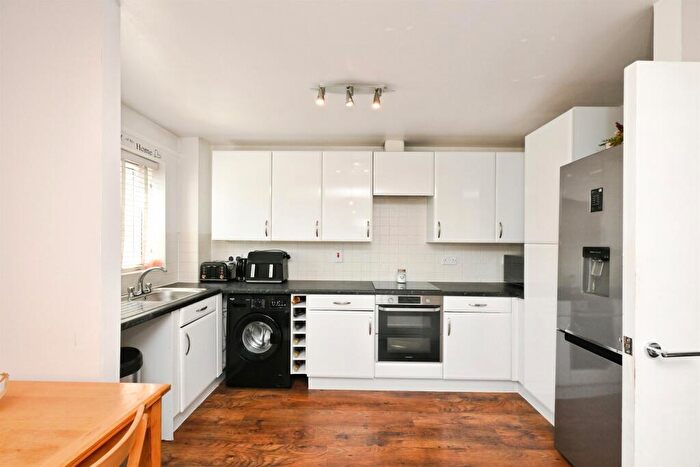 2 Bedroom Apartment For Sale In Taverners Way, Hoddesdon, EN11