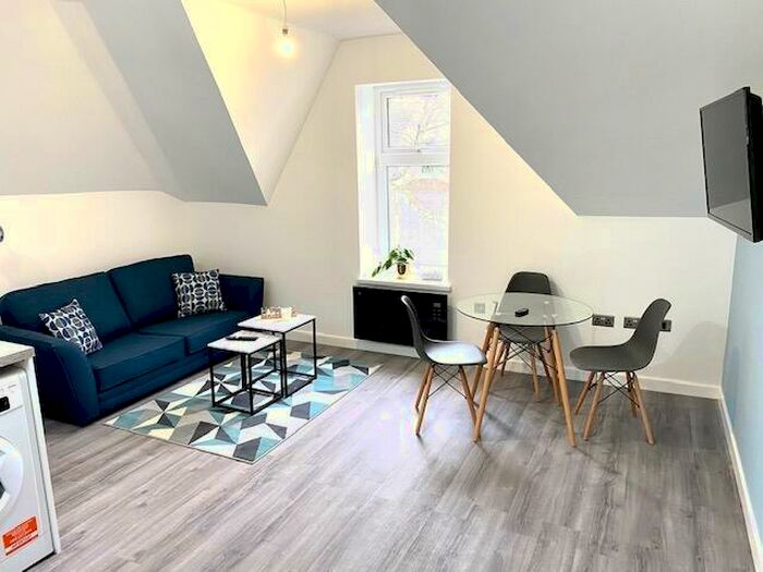 1 Bedroom Flat To Rent In Princes Street, Cardiff, CF24