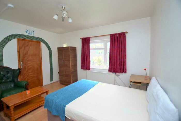 6 Bedroom Terraced House To Rent In Cephas Street, London, E1