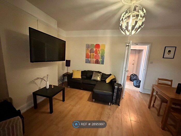 3 Bedroom Flat To Rent In Milton Road, Southampton, SO15