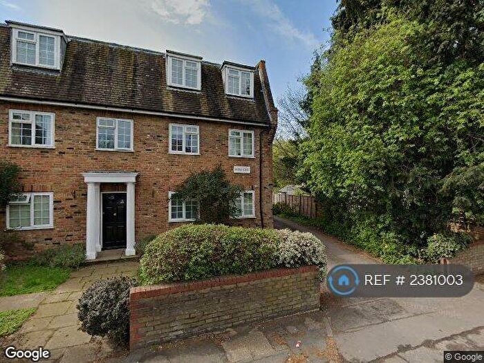 2 Bedroom Flat To Rent In Bridge Road, Chertsey, KT16