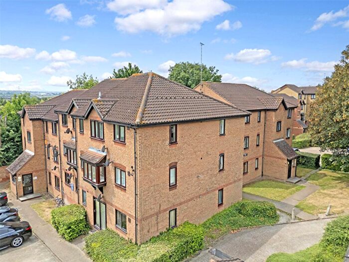 2 Bedroom Apartment For Sale In Linnet Way, Purfleet-on-Thames, Essex, RM19