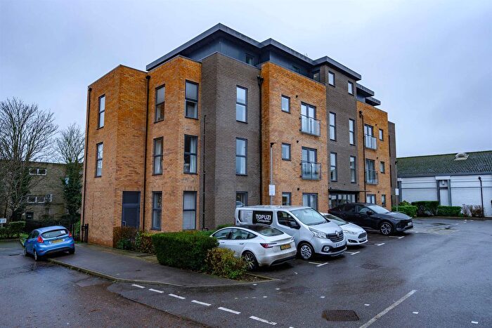 2 Bedroom Flat For Sale In Ebberns Road, Hemel Hempstead, HP3