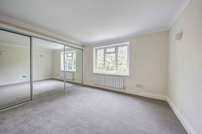 2 Bedroom Flat To Rent In Augustus Road, Wimbledon, SW19