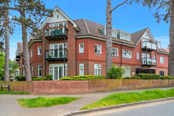 2 Bedroom Flat To Rent In Marsh Road, Pinner, HA5