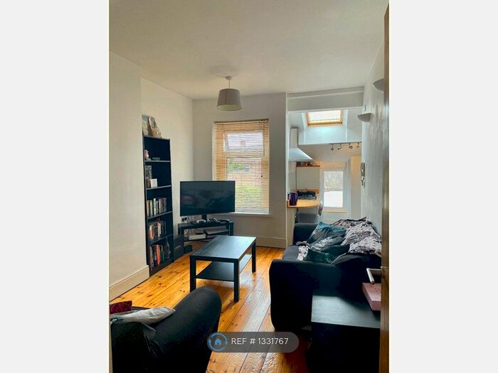 1 Bedroom Flat To Rent In Cyfarthfa St, Cardiff, CF24