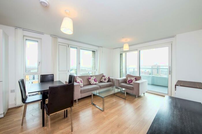 2 Bedroom Apartment To Rent In Marner Point, No The Plaza, Bow, E3