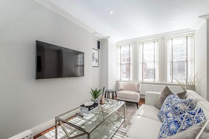 3 Bedroom Flat To Rent In King Street, London, W6