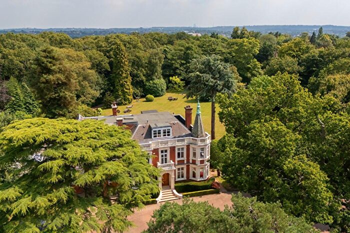 6 Bedroom Detached House For Sale In The Ridgeway, London, NW7