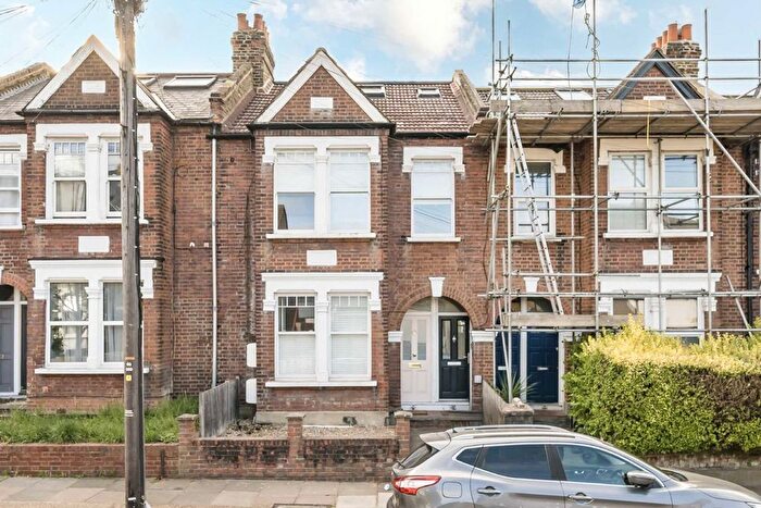 4 Bedroom Maisonette For Sale In Charlmont Road, Tooting, SW17