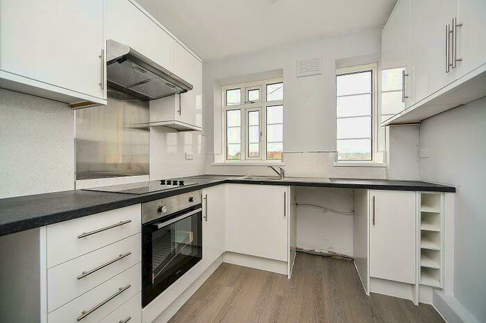 3 Bedroom Apartment To Rent In Wilbury Grange, Wilbury Road, Hove, BN3