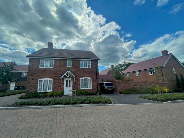 4 Bedroom Detached House To Rent In Bramley, RG26