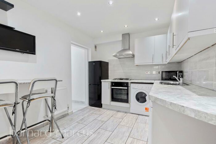 2 Bedroom Ground Maisonette To Rent In Green Wrythe Lane, Carshalton, SM5