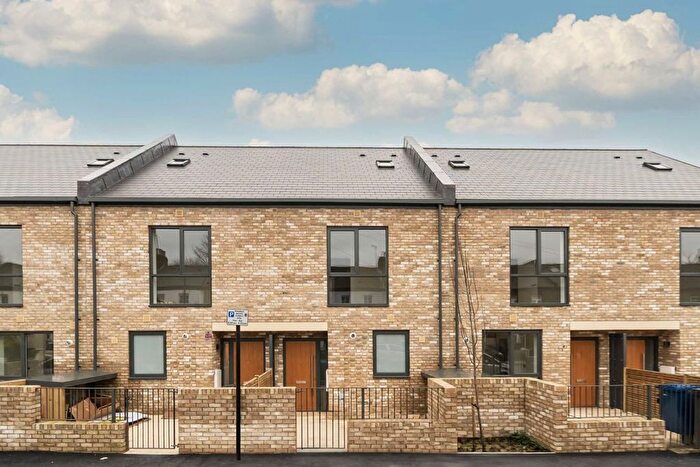 3 Bedroom Property To Rent In Felix Road, London, W13