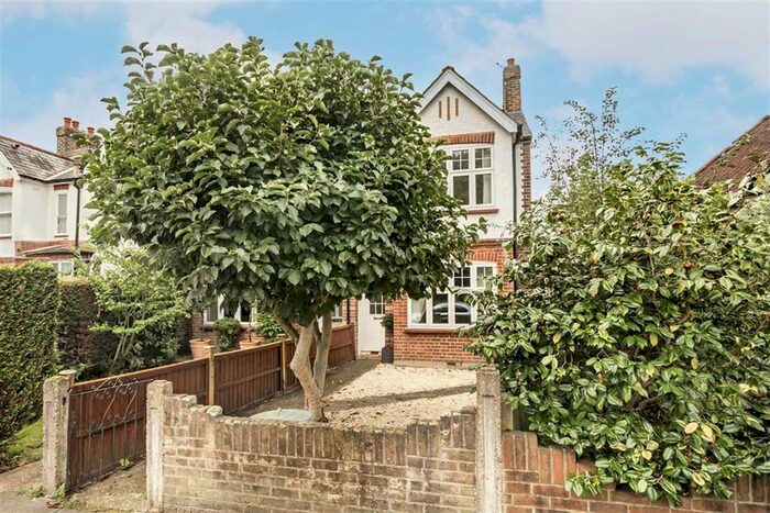 4 Bedroom Property To Rent In Broom Road, Teddington, TW11