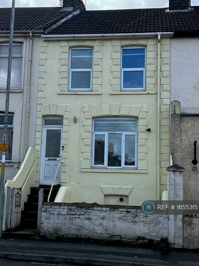 3 Bedroom Terraced House To Rent In Canterbury Street, Gillingham, ME7