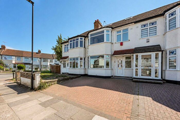 4 Bedroom Terraced House For Sale In Pembroke Road - Palmers Green - London -, N13
