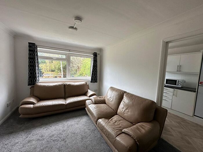 2 Bedroom Flat To Rent In Torrington Park, London, N12