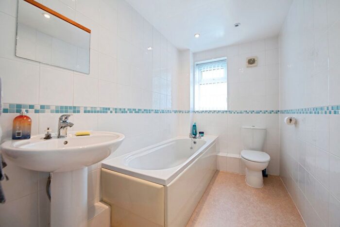 2 Bedroom Bungalow For Sale In Lonsdale Gardens, Providence Hill, Bursledon, Southampton, SO31