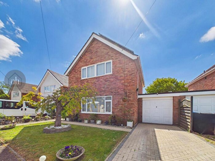 3 Bedroom Link Detached House For Sale In The Hambros, Thurston, IP31