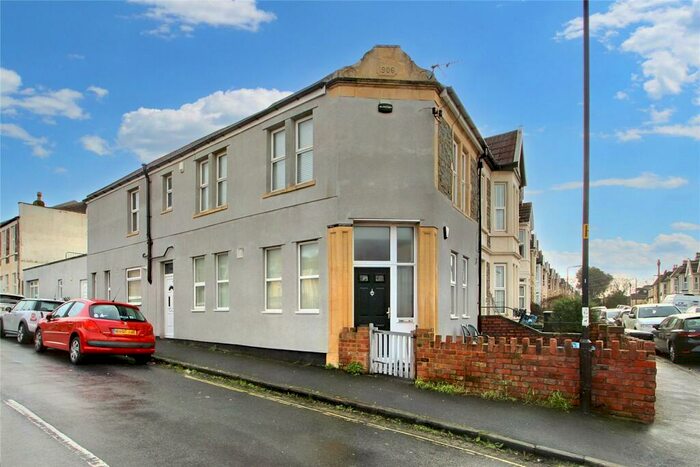 2 Bedroom Apartment For Sale In Winchester Road, Bristol, BS4