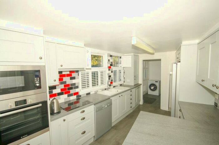 2 Bedroom Flat To Rent In East Street, Faversham, ME13