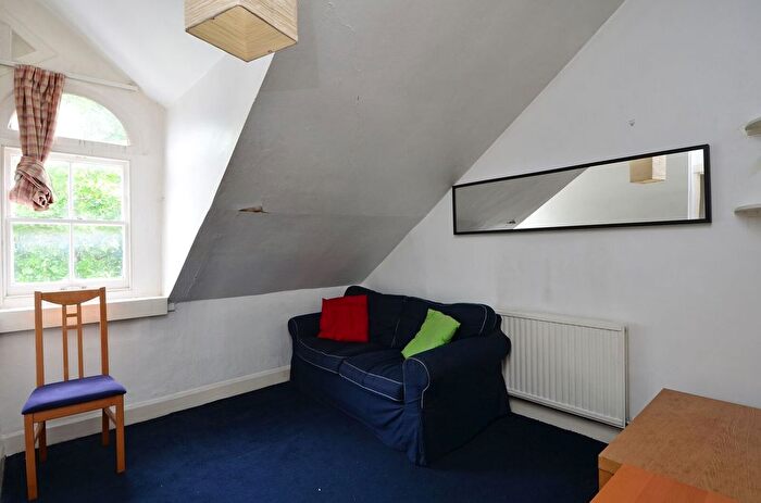 2 Bedroom Flat To Rent In Old Brompton Road, Earls Court, London, SW5