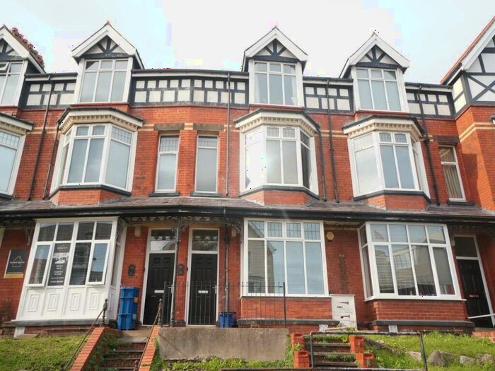 7 Bedroom House For Sale In College Road, Bangor, LL57