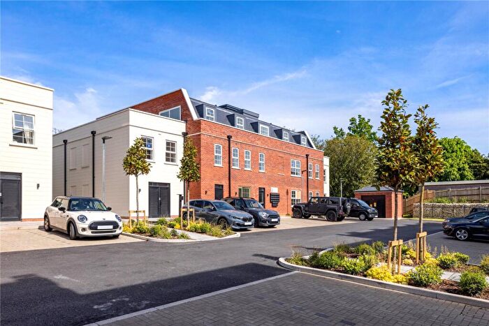 1 Bedroom Flat For Sale In Jubilee Gardens, Oatlands Drive, Weybridge, KT13