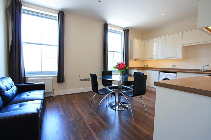 3 Bedroom Flat To Rent In Morden Road, Wimbledon, SW19