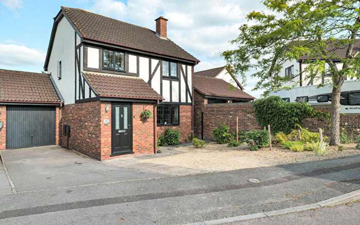 3 Bedroom Link Detached House For Sale In Grasmere, Melksham, SN12