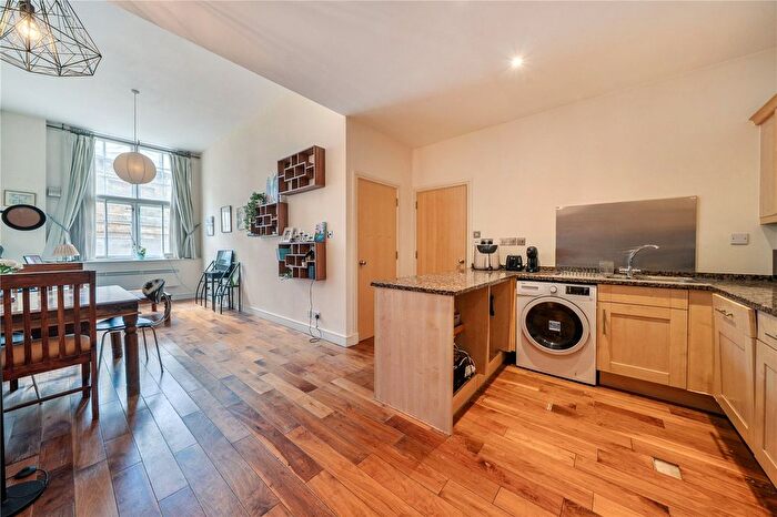 2 Bedroom Flat For Sale In Oxford Drive, London, SE1