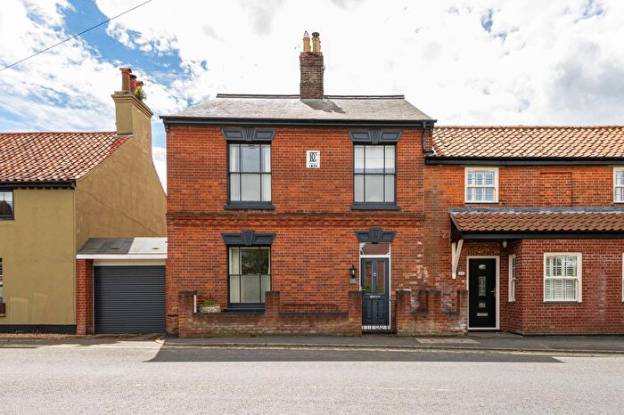 3 Bedroom Semi-Detached House For Sale In High Street, Kessingland, NR33