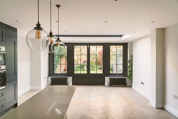 3 Bedroom Terraced House To Rent In Cadogan Lane, Belgravia, SW1X