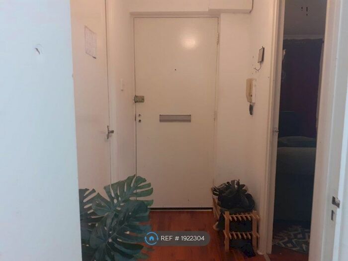 1 Bedroom Flat To Rent In Dunnock Close, London, N9