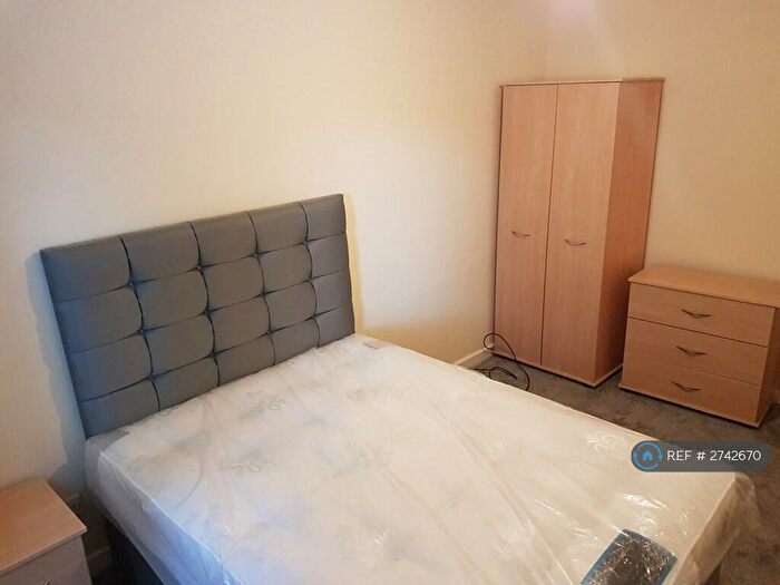 2 Bedroom Flat To Rent In Withington Road, Manchester, M16