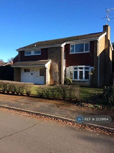 4 Bedroom Detached House To Rent In Chestnut Way, Godalming, GU7