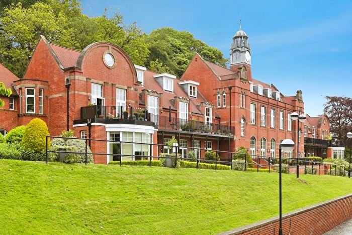 2 Bedroom Flat For Sale In Woofindin Avenue, Sheffield, South Yorkshire, S11