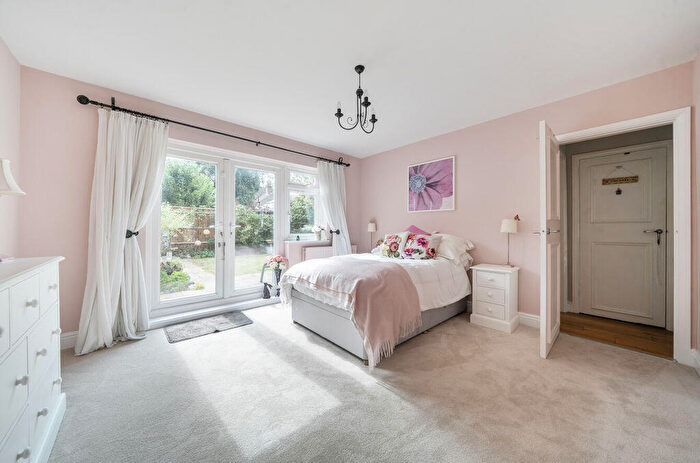 2 Bedroom Maisonette For Sale In Woodside Crescent, Sidcup, DA15