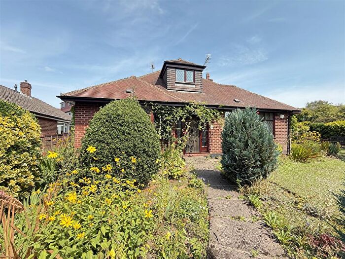 3 Bedroom Detached Bungalow To Rent In Birmingham Road, Walsall, WS5