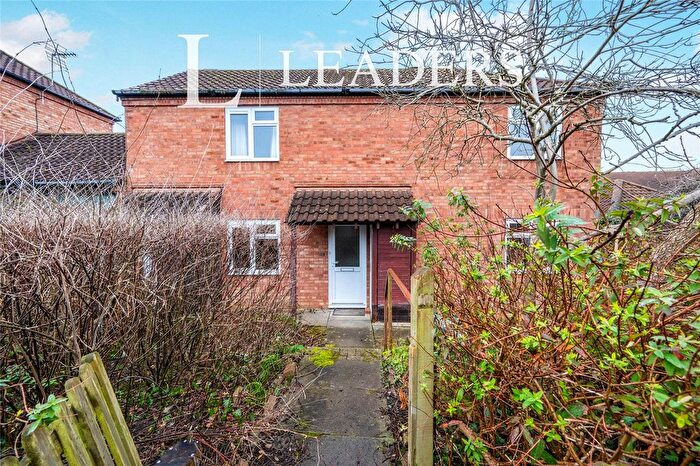 1 Bedroom Maisonette For Sale In Brownbaker Court, Neath Hill, Milton Keynes, MK14