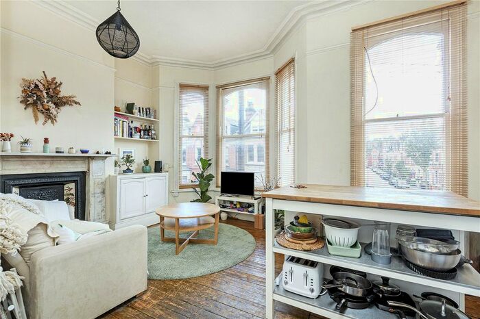 2 Bedroom Flat To Rent In Atherfold Road, Clapham, London, SW9